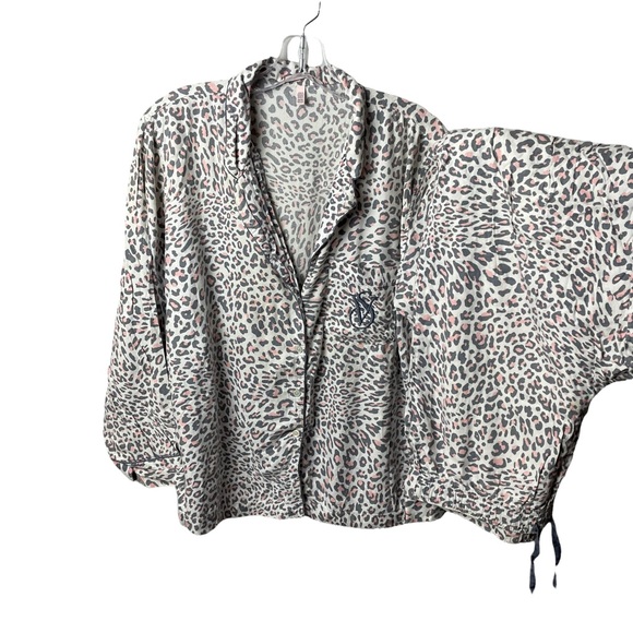 Victoria's Secret Snow Leopard Pajama Set Size Medium - Picture 4 of 9